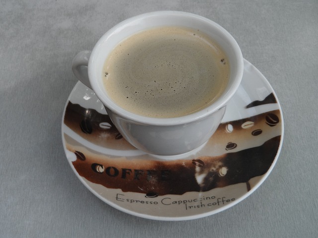 随着东喝茶